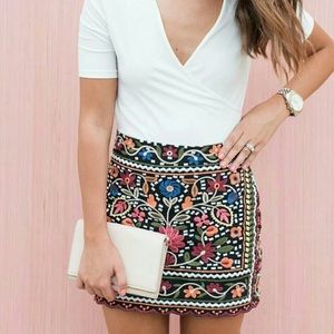 Goodnight Macaroon Bailey embroidered mini skirt